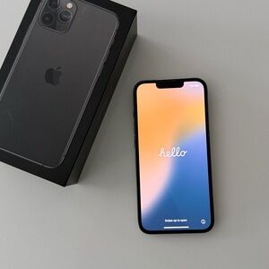 Apple iPhone 13 Pro 256 GB
Excellent condition!
No cracks or scratches